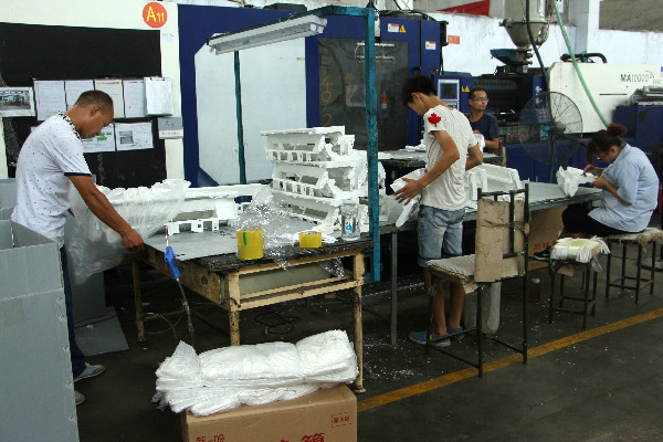 新乡hjc黄金城塑胶深度解析注塑加工的7个步骤