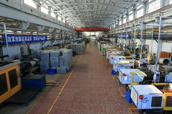 注塑加工操作时需要注意以下两个方面