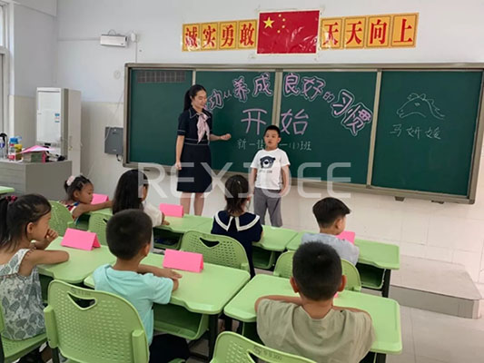  如何挑选满意的学生课桌椅？