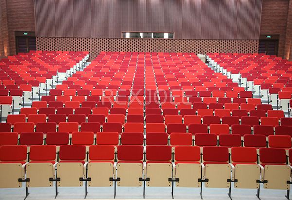  哪种阶梯教室椅适合在学校里用?