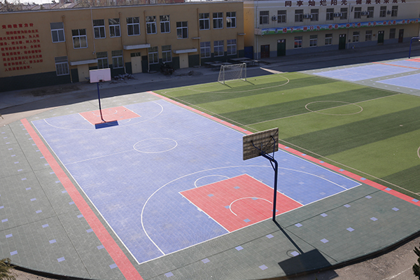 悬浮拼装地板为什么适合在室外使用？