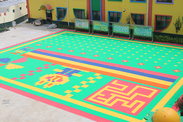 室外悬浮拼装地板冬季如何保养？