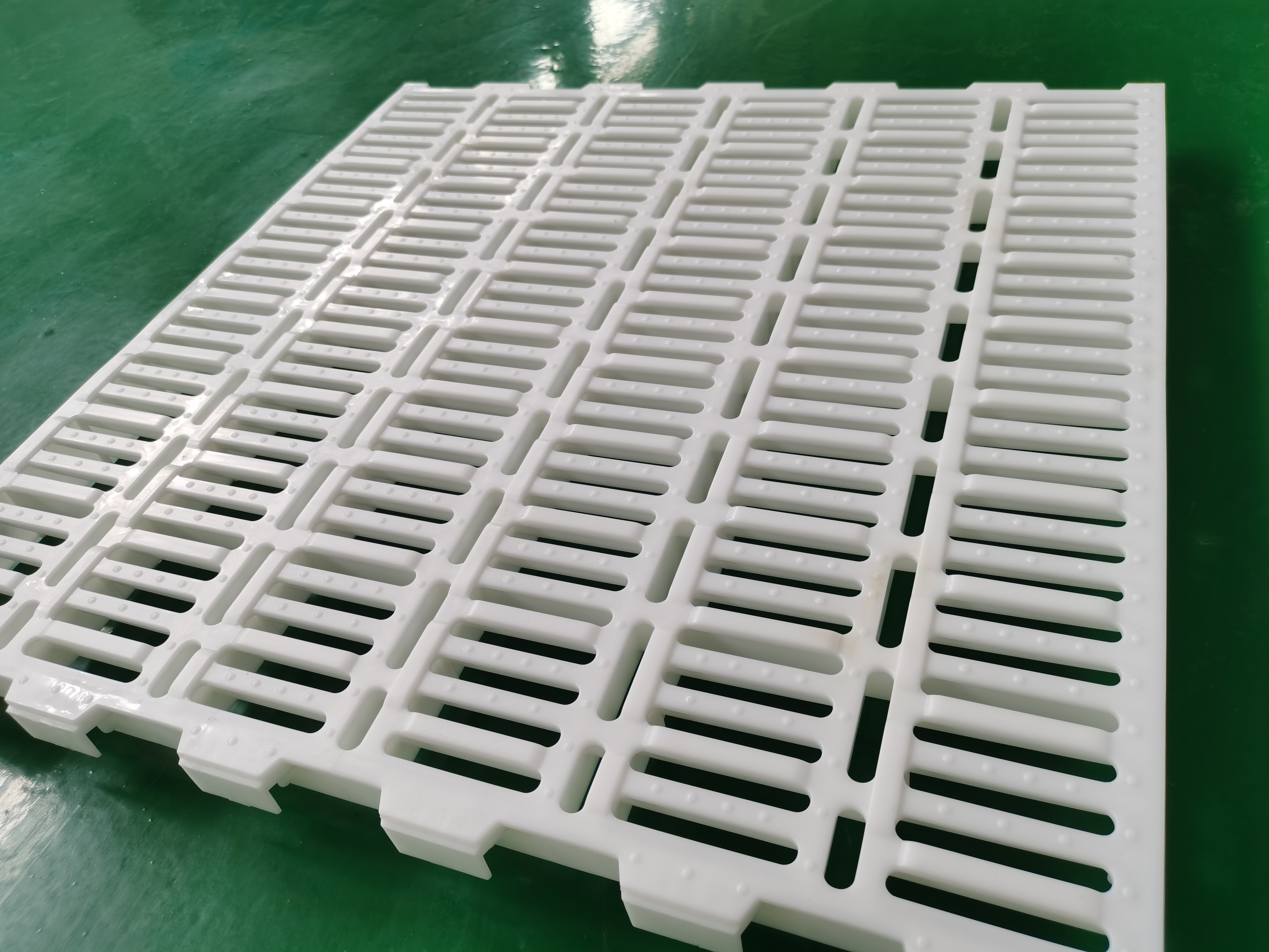 加强型塑料漏缝板有哪些优点？