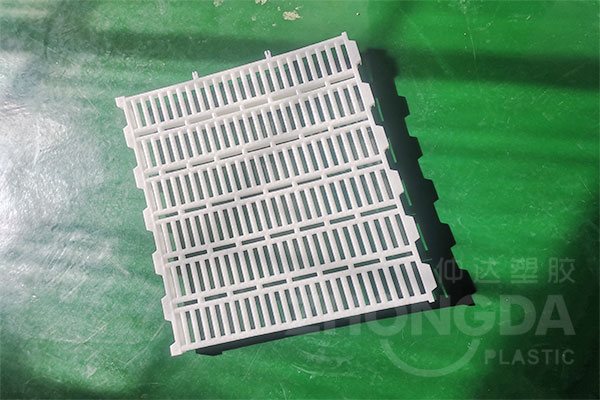 hjc黄金城塑胶猪场塑料漏缝板种类有哪些？